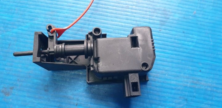 Mercedes w204 w207 w212 привод лючка горловины бензобака a2048200072, фото 2