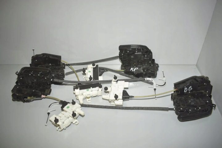 Комплект замков с Domykaniem BMW 7 (G11, G12) 2581894 25092316 3.0L 195 квт, фото 2