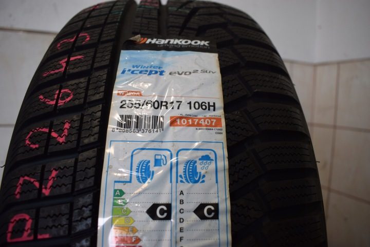 Шина зимняя Hankook Winter i*cept evo2 ВНЕДОРОЖНИК W320A 255/60R17 106 H сцепление на снегу (3PMSF), фото 1