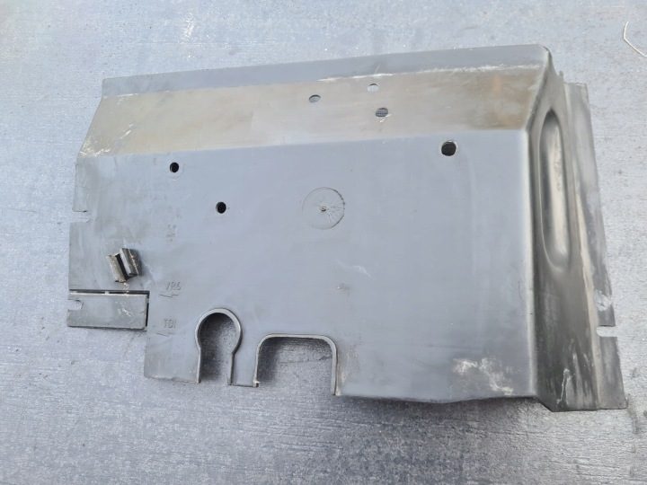 Крышка аккумулятора крышка корпуса аккумулятора VW T4 7D0915437, фото 1