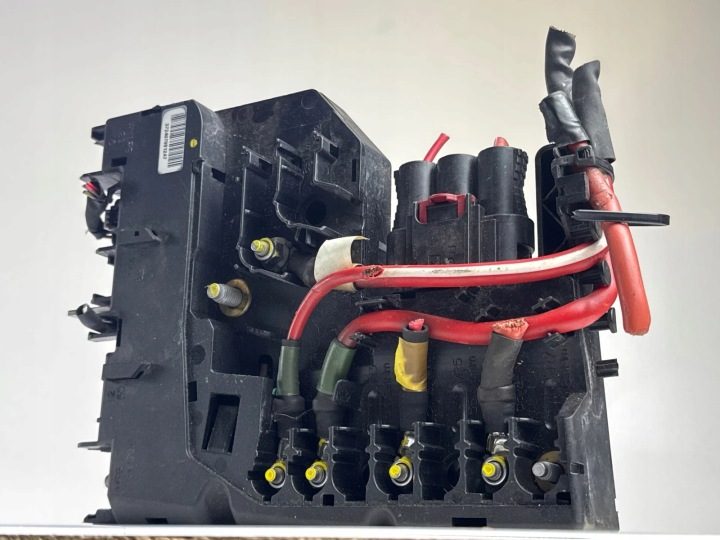 Блок предохранителей аккумулятора Mercedes W204 W207, фото 2