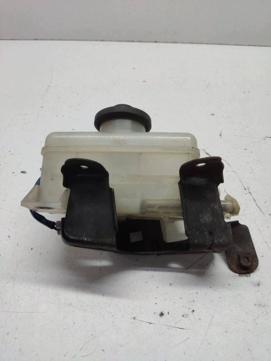 Toyota Corolla Verso E121 2003 Бачок тормозной жидкости 13231140310, фото 3