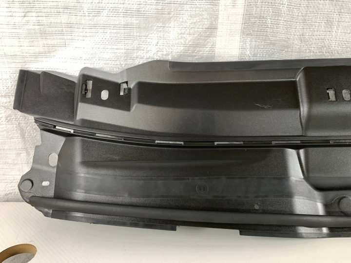 BMW 5 G60 ЗАЩИТА НАКЛАДКА ВЕРХНЯЯ РЕМНЯ ПЕРЕДНЯЯ 5B31D27, фото 2