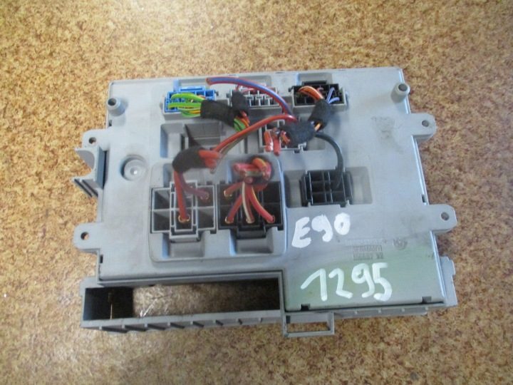 Блок предохранителей BMW E87 E90 E91 E92 E93 6906621-01, фото 1