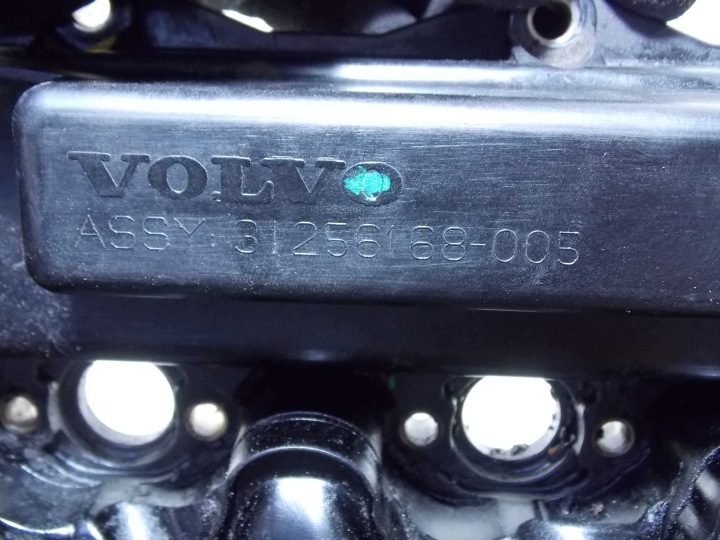 Volvo S60 V60 V70 III S80 II XC 2.4 D5 07- клапанная крышка впускной коллектор, фото 5