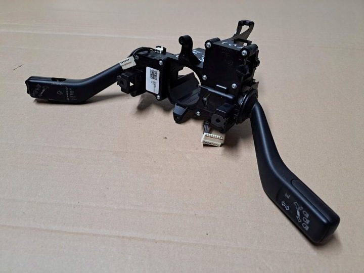 ПОДРУЛЕВОЙ ПЕРЕКЛЮЧАТЕЛЬ VW PASSAT B7 3C9953501BC, фото 1