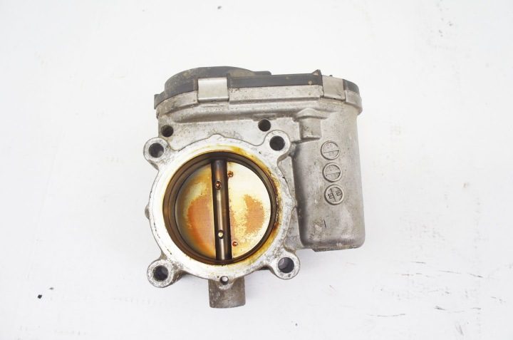 UT231 Mercedes CLA C117 W117 1.6i Дроссельная заслонка A2701410025, фото 2