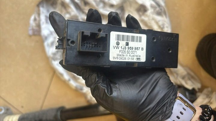 ПЕРЕКЛЮЧАТЕЛЬ БЛОК КНОПОК СТЕКЛОПОДЪЕМНИКОВ ЛЕВЫЙ ПЕРЕДНИЙ VW PASSAT B5 РЕСТАЙЛИНГ 1J3959857B NR520, фото 3