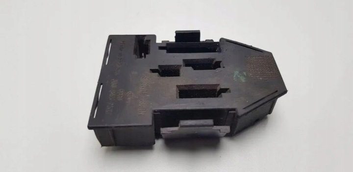 Контакты заднего фонаря VW PASSAT B3/B4 (3A2, 35I) 333945257 1.9L дизель 66 кВт, фото 1