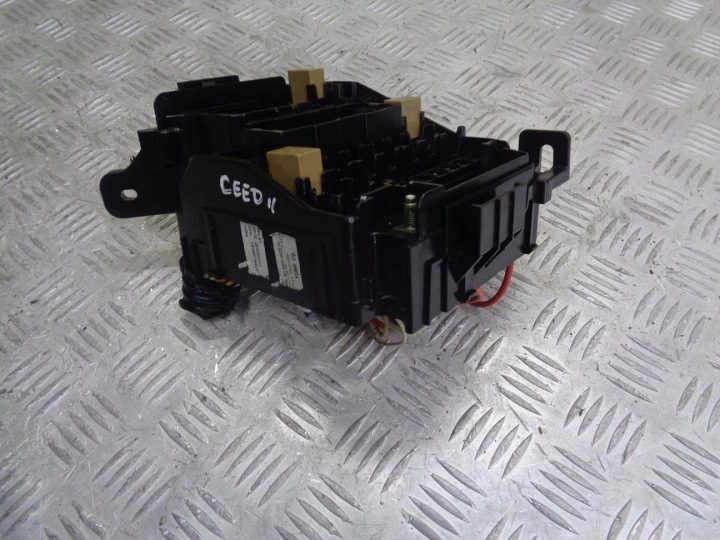 Блок предохранителей KIA Ceed 2 II 12- 91303-A2570 91950-3X510, фото 3