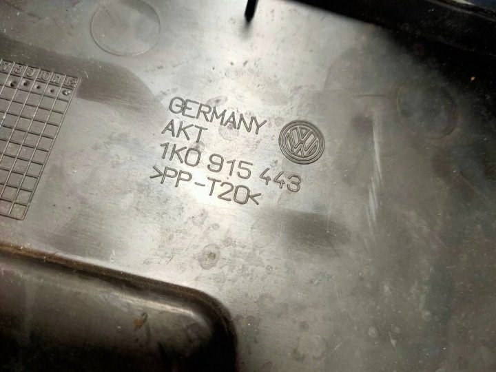 2005 Audi A3 S3 8P Крышка аккумулятора 1K0915443, фото 2