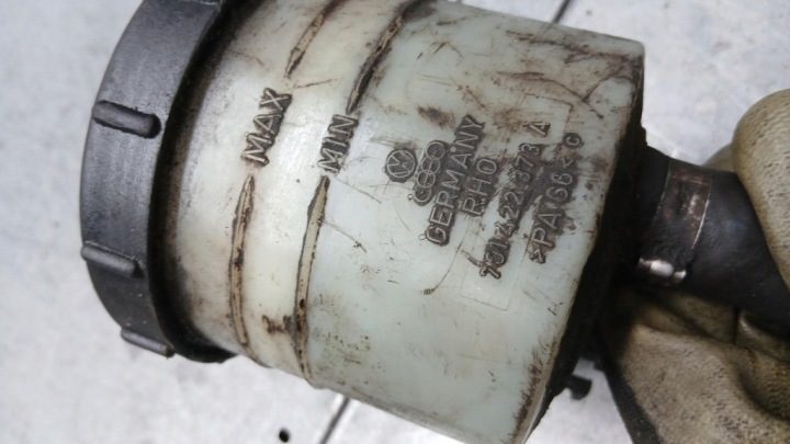 БАЧОК СИСТ. ГИДРОУСИЛИТЕЛЯ VW T4 2.5TDI 00-03R 701422373A, фото 2