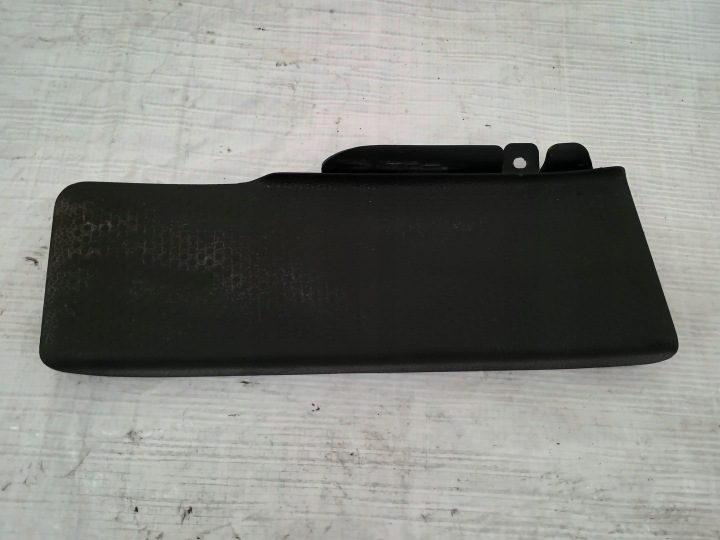 Подножка Skoda VW Audi Seat 1K1864777B в хорошем состоянии, фото 1
