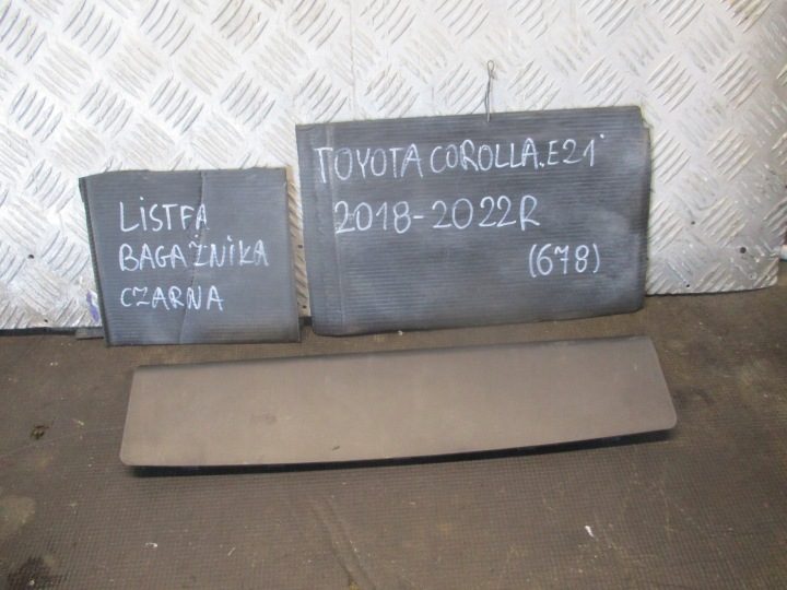 Молдинг багажника Toyota Corolla E21, фото 1