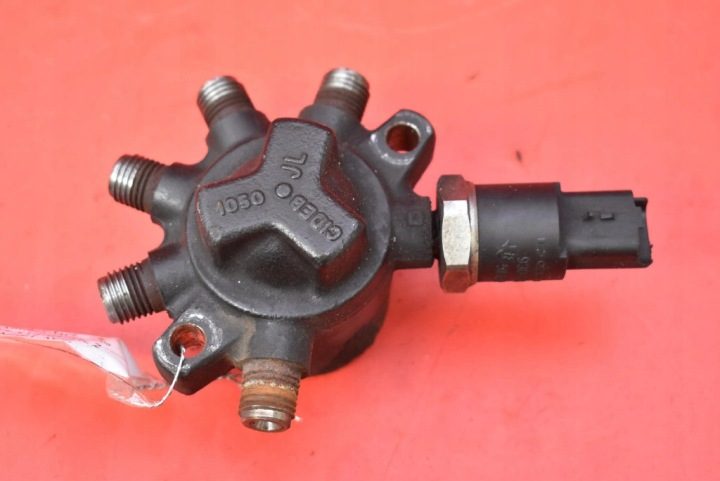 Топливная рампа 8200057345 R9144Z010C Nissan Almera N16 1.5 DCI 82 л.с., фото 2