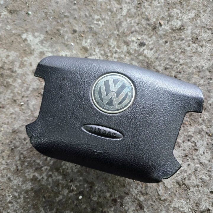 Подушка безопасности водителя Volkswagen Bora 1J0880201K, фото 1