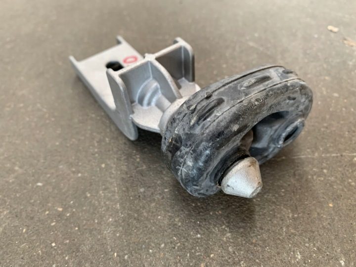 VW AUDI SEAT SKODA КРОНШТЕЙН ПОДВЕС ГЛУШИТЕЛЯ НОВЫЙ ОРИГИНАЛ 5Q0253144K, фото 3