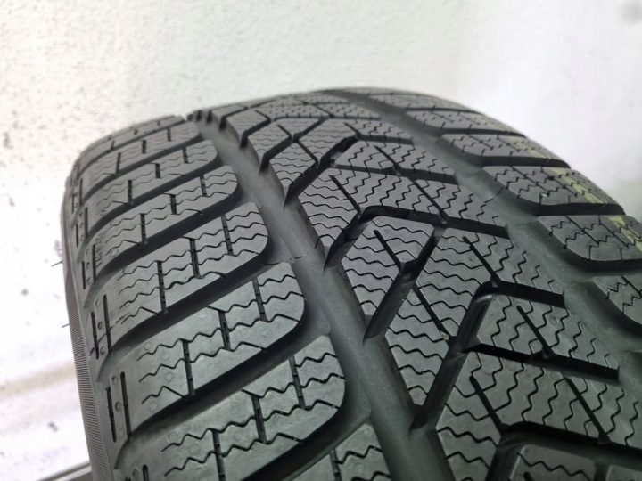 Шина зимняя Pirelli Winter SottoZero 3 235/45R17 97 В сцепление на снегу (3PMSF), усилитель (XL), фото 3