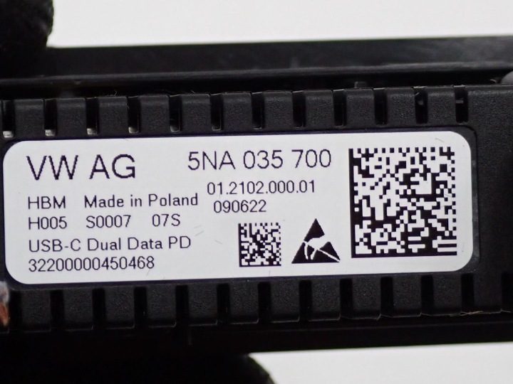 ГНЕЗДО ПОРТ USB C ЗАРЯДКИ ЕВРОПА 5NA035700 VW PASSAT B8 22 г., фото 4