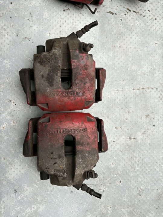 BMW E39 520d суппорт тормозной левый передний скоба, фото 1