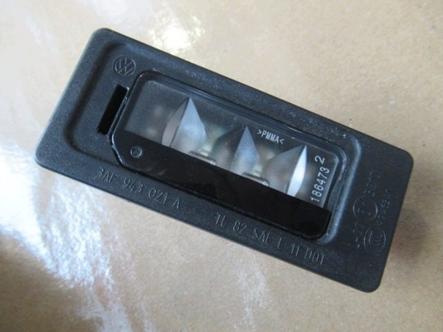 ФОНАРЬ LED ПОДСВЕТКА НОМЕРА REJSTRACYJNEJ VW 3AF943021A ОРИГИНАЛ OE, фото 2