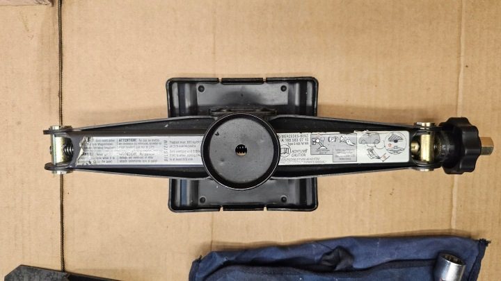 MERCEDES W168 ДОМКРАТ КЛЮЧ ШПОНКА ТРЕУГОЛЬНИК ЧЕХОЛ A1685830715 ОРИГИНАЛ ЕВРОПА, фото 3