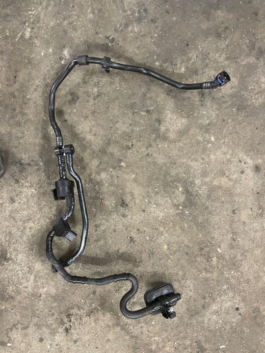ОТ ДИЛЕРА VW КЛАПАН ТРУБКА ПАРОВ ТОПЛИВА 1.5 TFSI 05E133366DL, фото 1