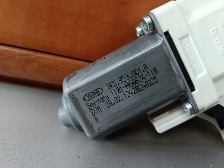 Двигатель стеклоподъемник двери передний левый 8K0959801A AUDI A4 B8, фото 2