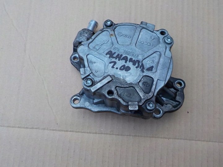 Насос вакуумный Seat Alhambra II 2,0 TDI 03L145100F, фото 1