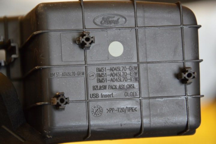 Ford Focus III Заглушка тоннеля USB BM51A045L70DBW, фото 2