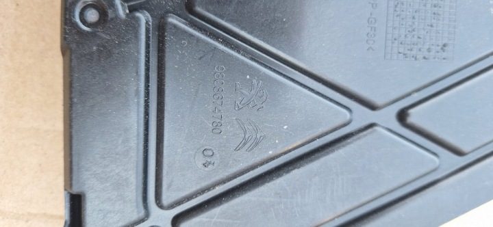 Peugeot 3008 II 2017 Крепление аккумулятора, фото 3