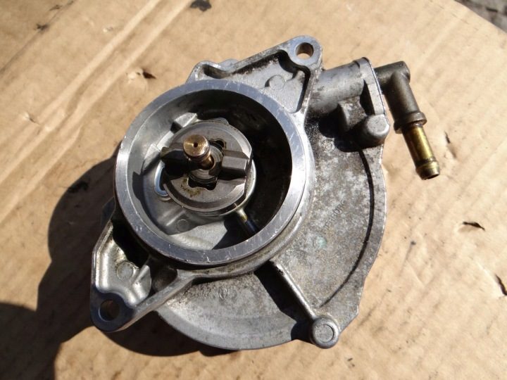 Насос Вакуумный 057145100AH Audi A4 A5 Q5 Q7, фото 3