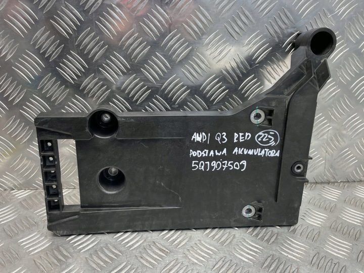 Audi Q3 83A площадка аккумулятора 5QJ907509, фото 1