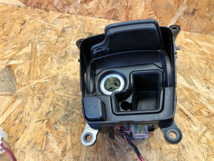 ПЕПЕЛЬНИЦА БАРДАЧОК ЦЕНТРАЛЬНОГО ТОННЕЛЯ КОЖА ЧЕРНАЯ 9197231 BMW F06 F12 F13, фото 3