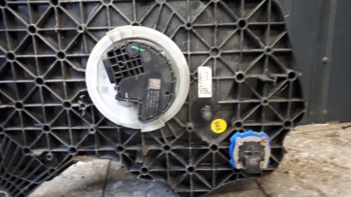 8W0131969N бак AdBlue Audi a4 b9 2.0 TDI, фото 2