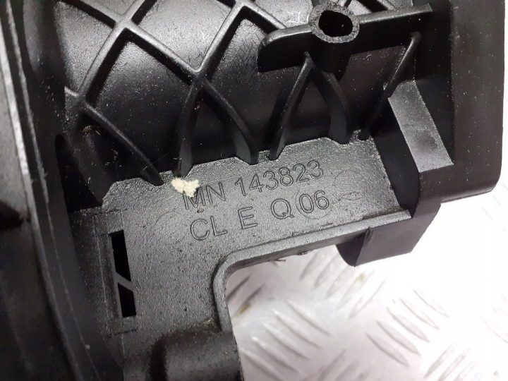 Впускной коллектор Mitsubishi Colt VI 1.5 MN143823, фото 3
