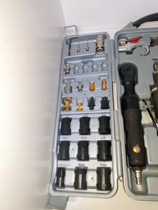 Комплект инструментов пневматических в кейсе 41x28 см, фото 2