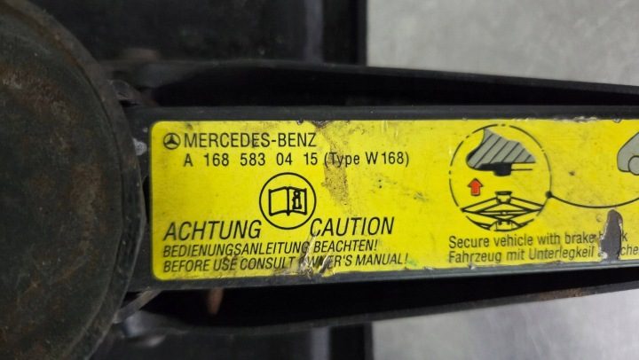 Mercedes W168 домкрат ключ шпонка треугольник A1685830415 оригинал европа, фото 6