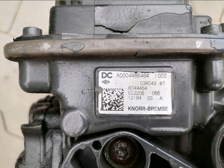 Клапан EAPU осушитель Mercedes Actros MP4 0004466464, фото 2