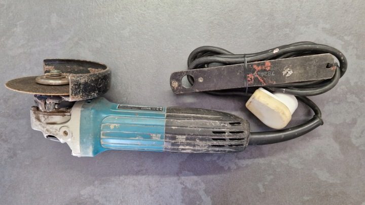 Угловая шлифмашина электрическая Makita 720 Вт GA4530R 115 мм 230V, фото 7