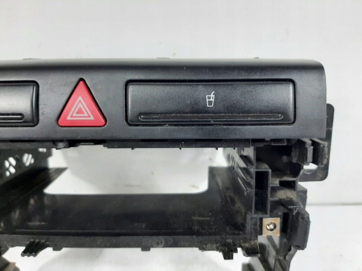 AUDI A4 B5 99 г. РАМКА СРЕДНЯЯ ПОДСТАКАННИК 8D0858005M 8D0862534A, фото 2