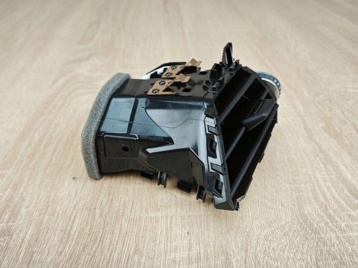 ОРИГИНАЛЬНЫЙ ДЕФЛЕКТОР ОБДУВА ПАНЕЛИ КОНСОЛИ ПРАВЫЙ BMW G26 G20 6848618 51 л.с., фото 2