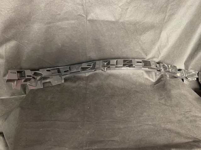 Tesla X крепление молдинга стойки C LH 1079764-00-B, фото 1