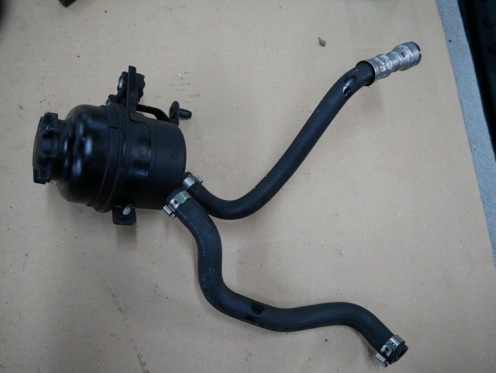 BMW E84 E82 E88 E90 E91 E92 E93 бак жидкости гидроусилителя 6851218 6796332, фото 1