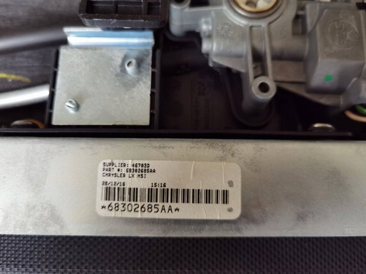 Шторка заднего стекла электрическая Chrysler 300C 68302685AA, фото 3