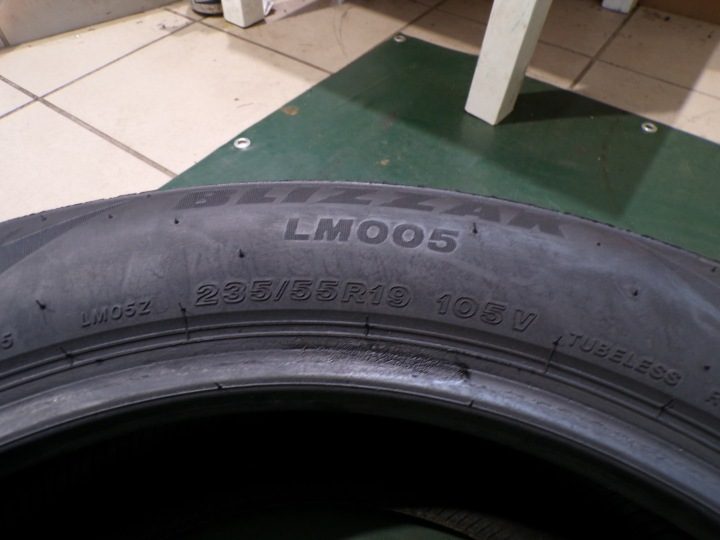 Шина зимняя Bridgestone Blizzak LM005 235/55R19 105 В усилитель (XL), фото 4