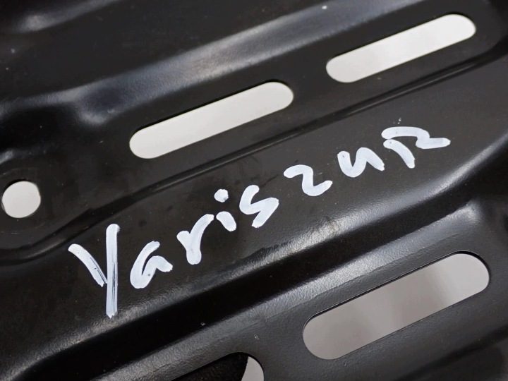 Основание крепление аккумулятора оригинал европа Toyota Yaris IV P21 24 г., фото 3