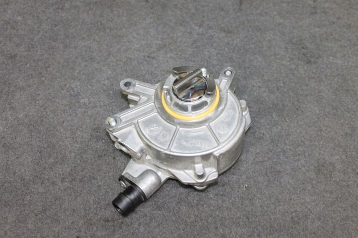 BMW G30 G11 F90 M5 - N63B44C S63B44B - НАСОС ВАКУУМНЫЙ 8634120, фото 2