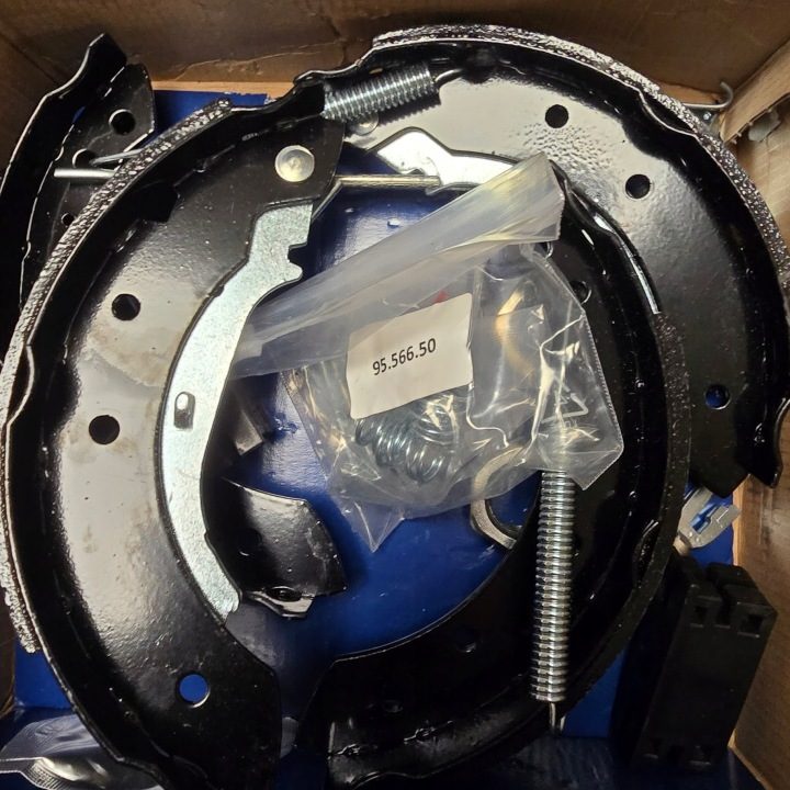Bosch 0 204 114 554 Комплект колодок тормозных барабанных Plus cylinderki, фото 3