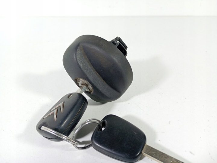 Citroen C3 02-09 КРЫШКА ГОРЛОВИНЫ БЕНЗОБАКА, фото 2
